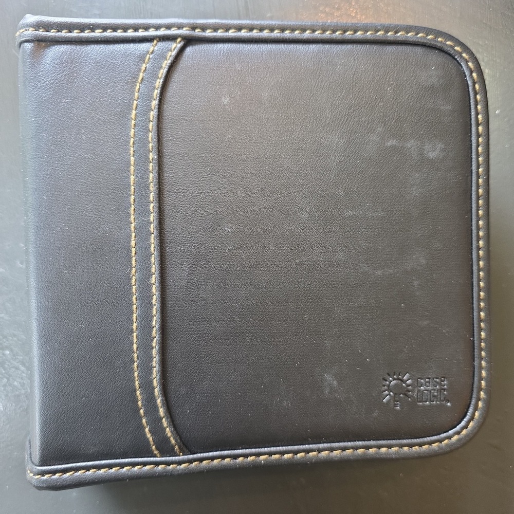 Case Logic Black Faux Leather 32 Capacity CD DVD Wallet Binder Zip Case Storage